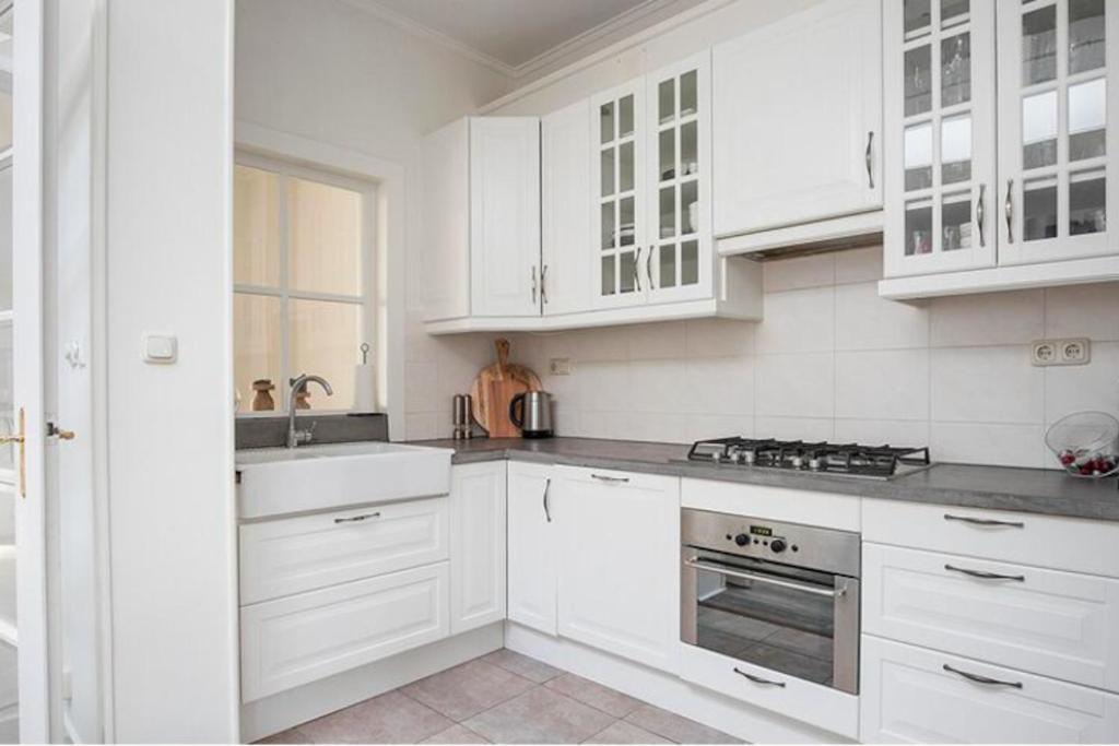 Een Heerlijke Woning Op Loopafstand Van Centrum! Leeuwarden Luaran gambar